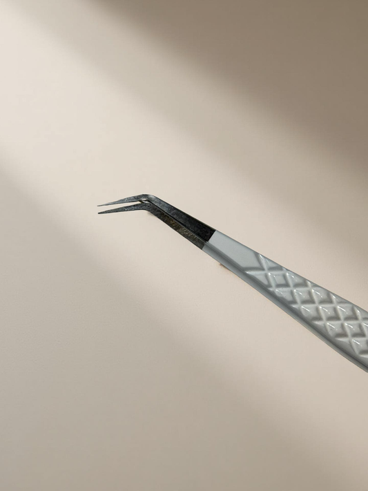 Confident Tweezer